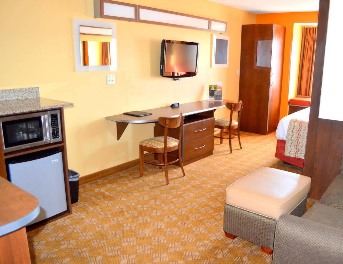 Microtel Inn And Suites By Wyndham Ролінз Екстер'єр фото